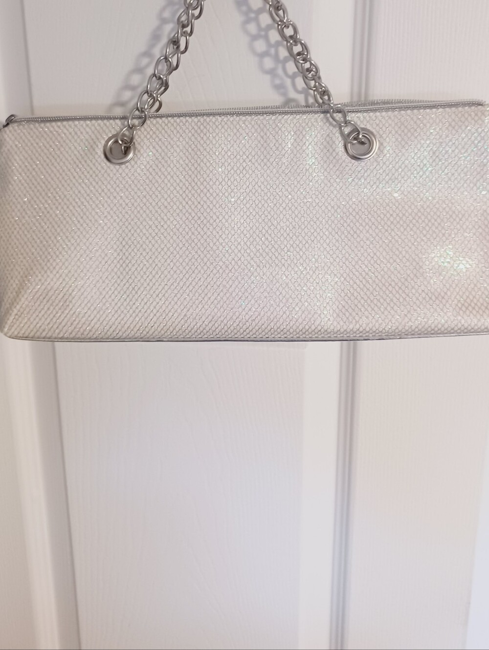 Source Unknown Silver Glitter Chain Handle Clutch